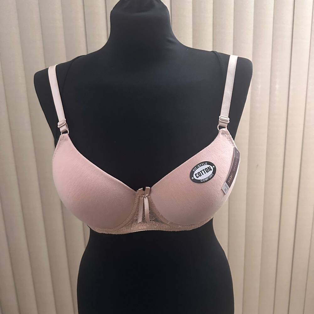 Brand NWT Bra size 36 C w/ underwire cup